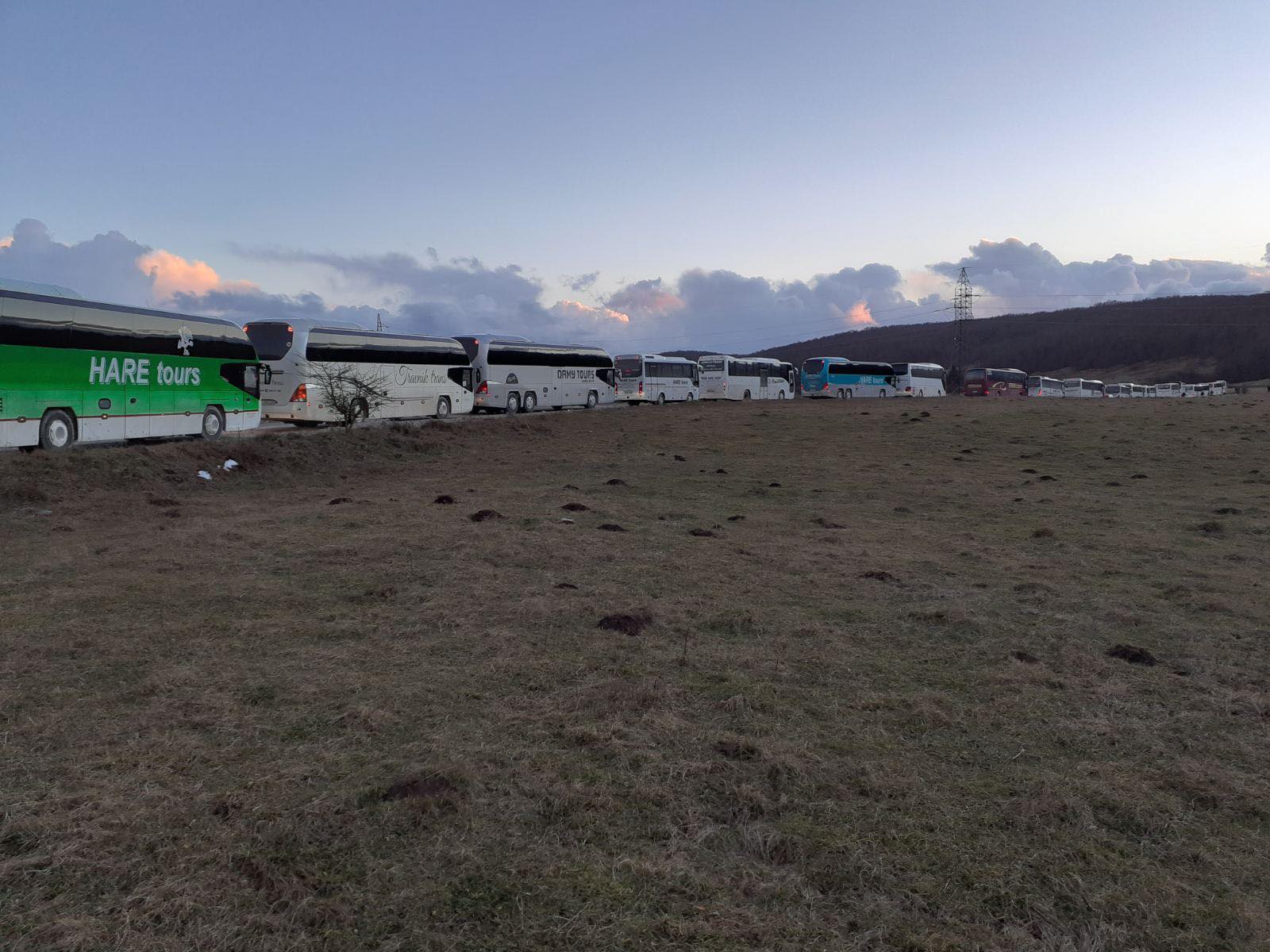 Autobusi s migrantima spremni da krenu, blokada na Bradini